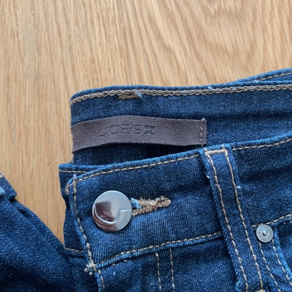 Joe’s skinny jeans in dark wash - Picture 2 of 4